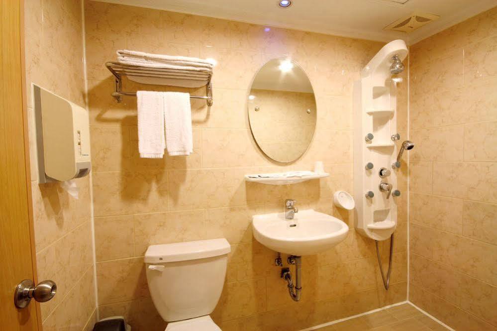 Kindness Hotel Weiwuying Kaohsiung Zewnętrze zdjęcie